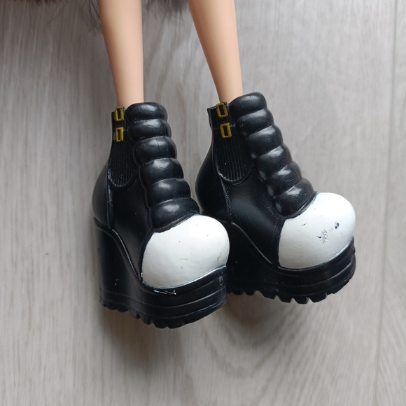 Lot of 3 2015 Bratz Dolls - Selfie Snaps Jade, Study Abroad Sasha & Cloe - Picture 6 of 8